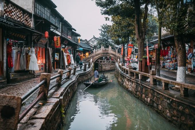 近期气温“大跳水”在田果蔬要保暖